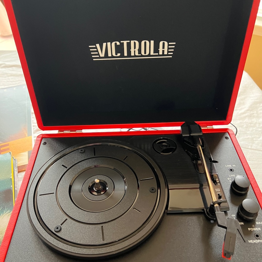 Victrola Record Player with 3 Records!